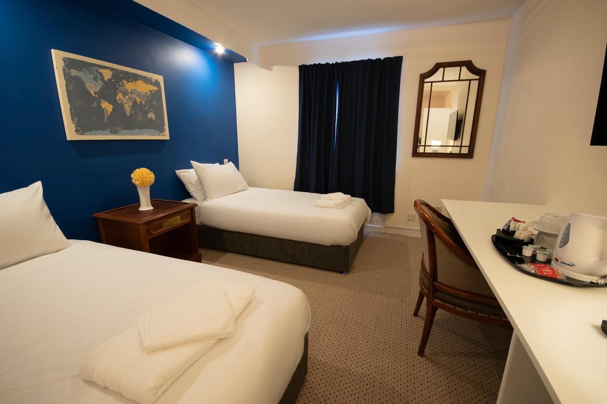 Douglas Arms Hotel Castle Douglas Room photo